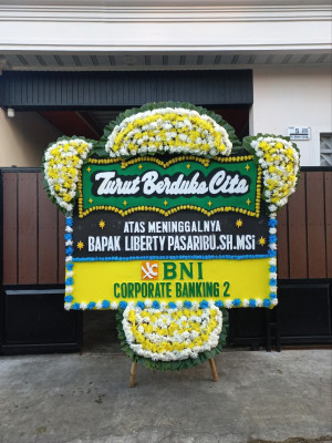 Papan Bunga Duka di Moyo Hilir