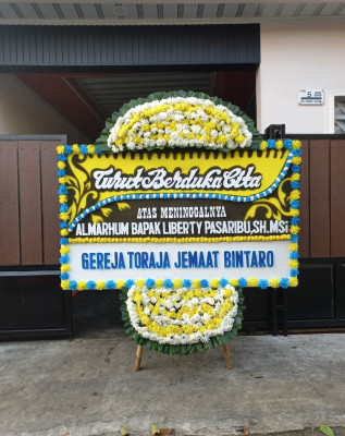 Papan Bunga Duka di Moyo Hilir